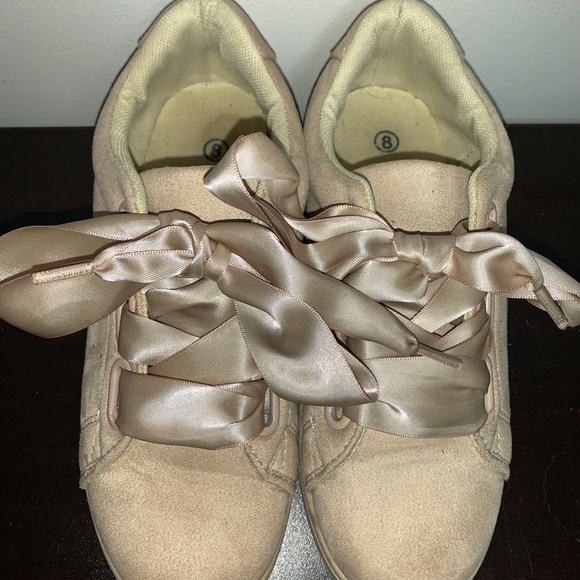 Cute silk ribbon laced sneakers - Picture 4 of 4